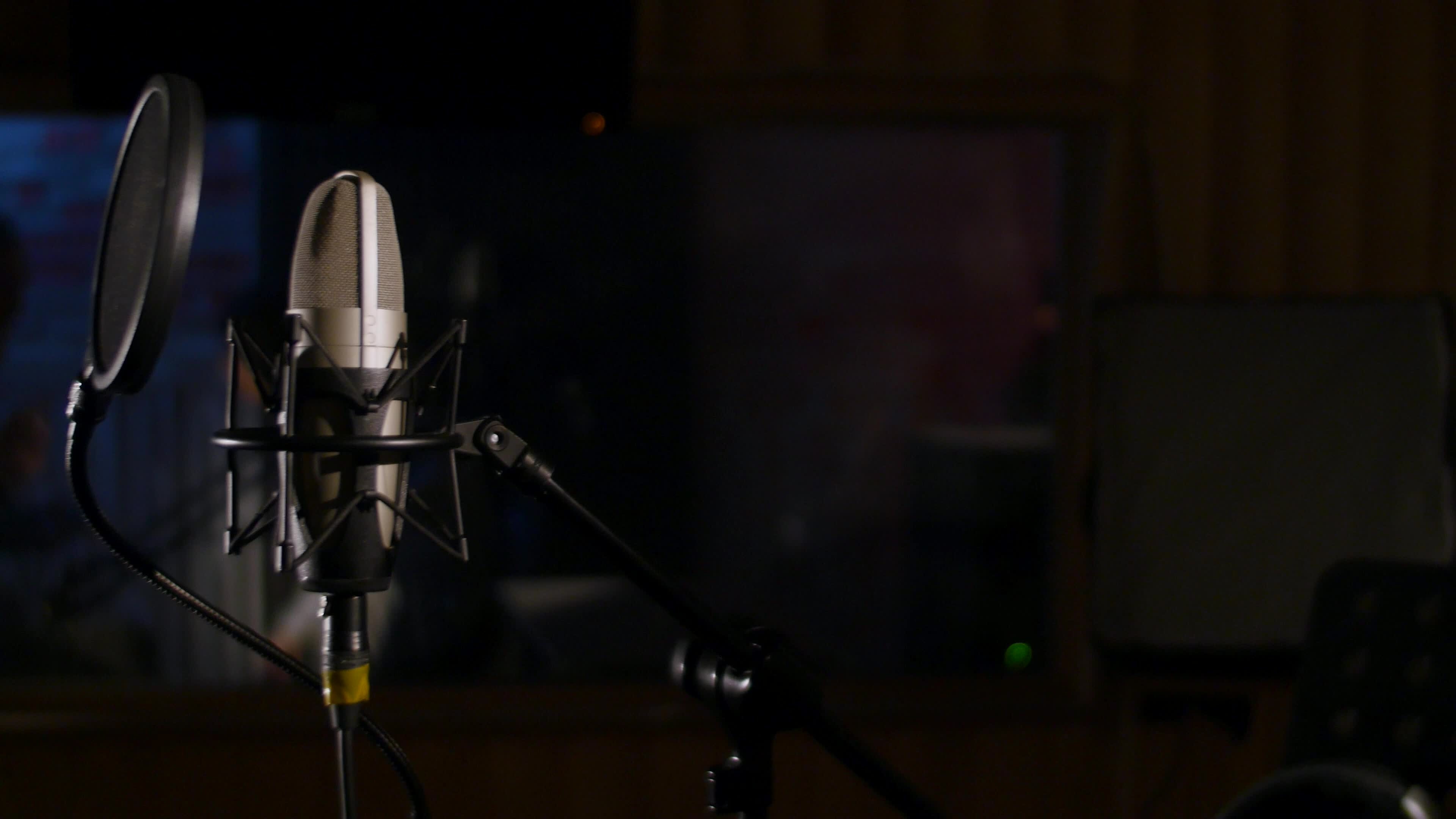 JOHN EDWARDS - Professional Voice Actor for Medical Narration